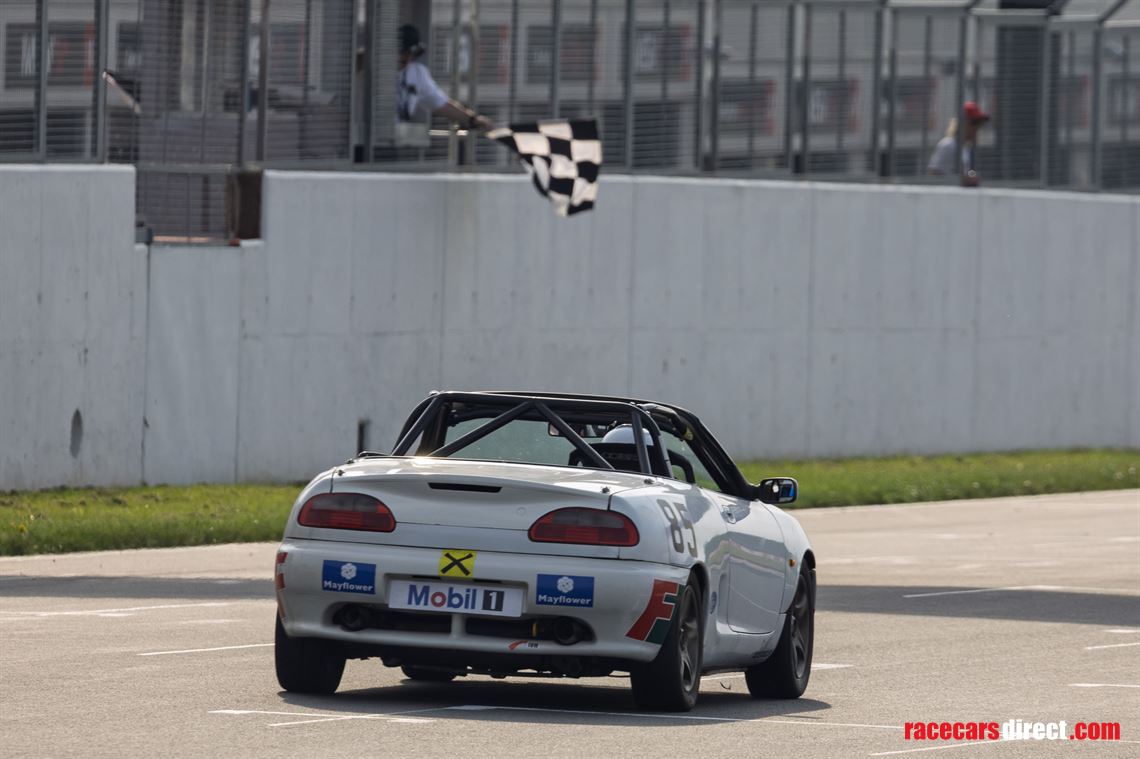 go-racing-no-hassle-arrive-drive-seats-availa