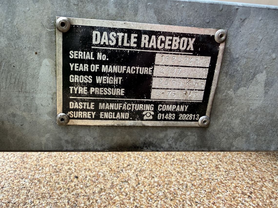 lightly-used-dastle-box