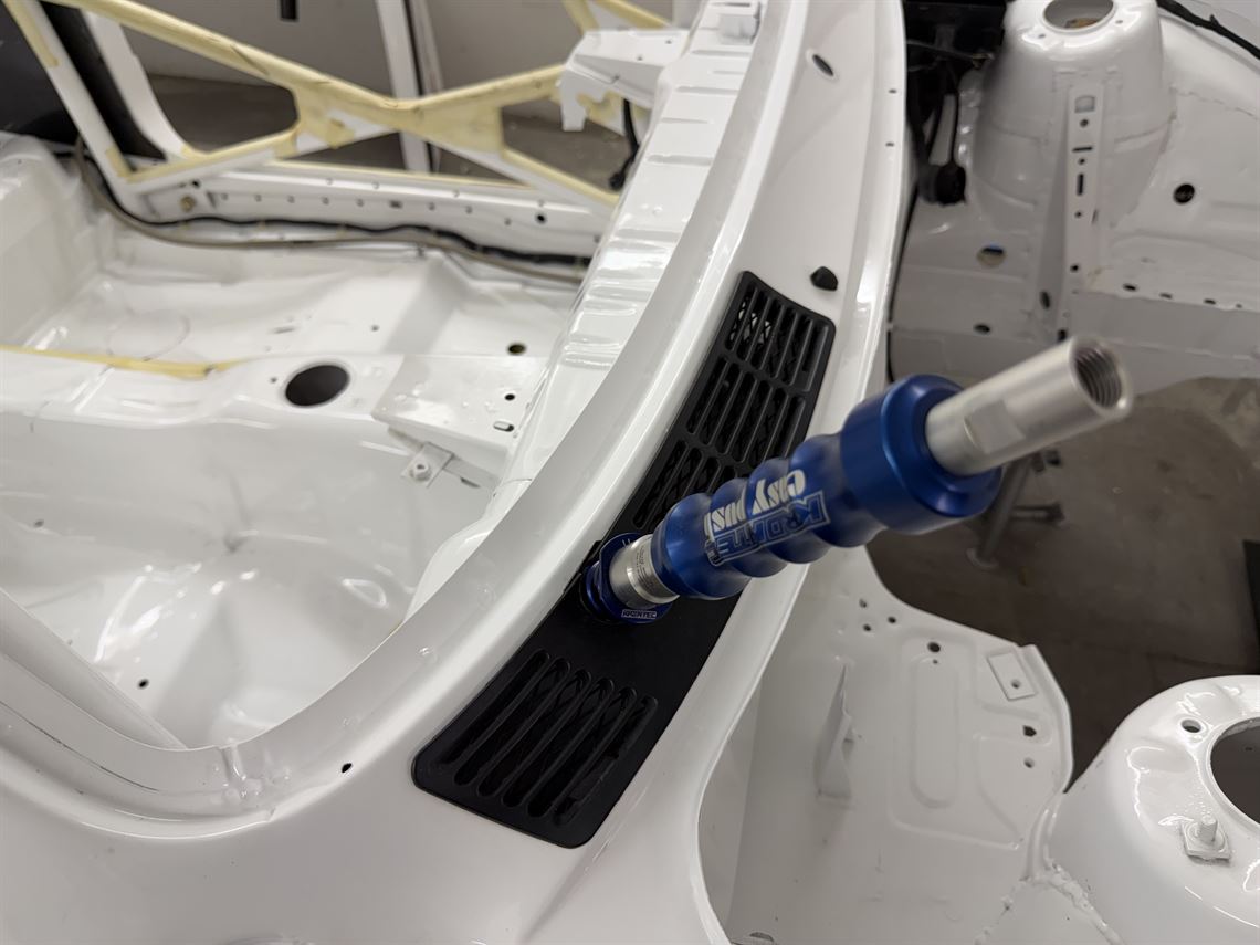 bmw-e30-m3-body-shell-rolling-chassis-group-a