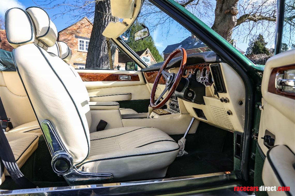 aston-martin-v8-volante