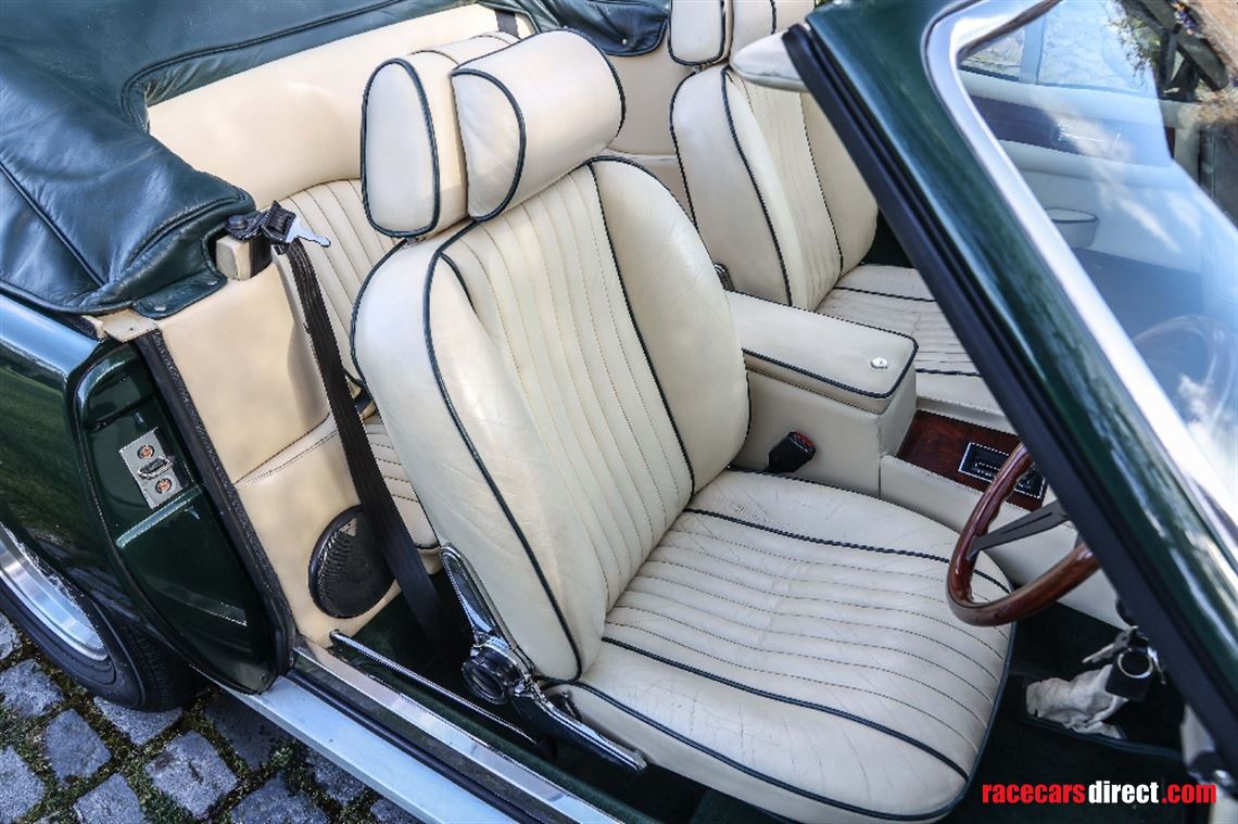 aston-martin-v8-volante