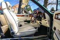 aston-martin-v8-volante