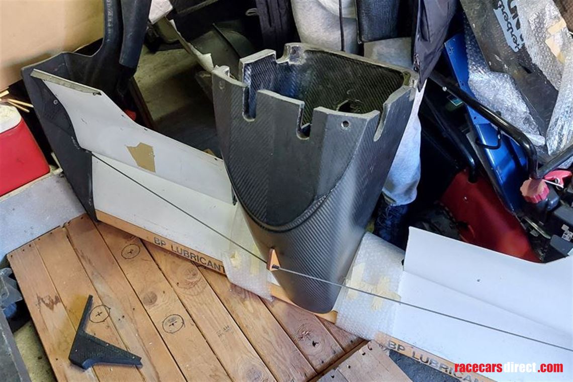 reynard-f3000-91d-front-wing