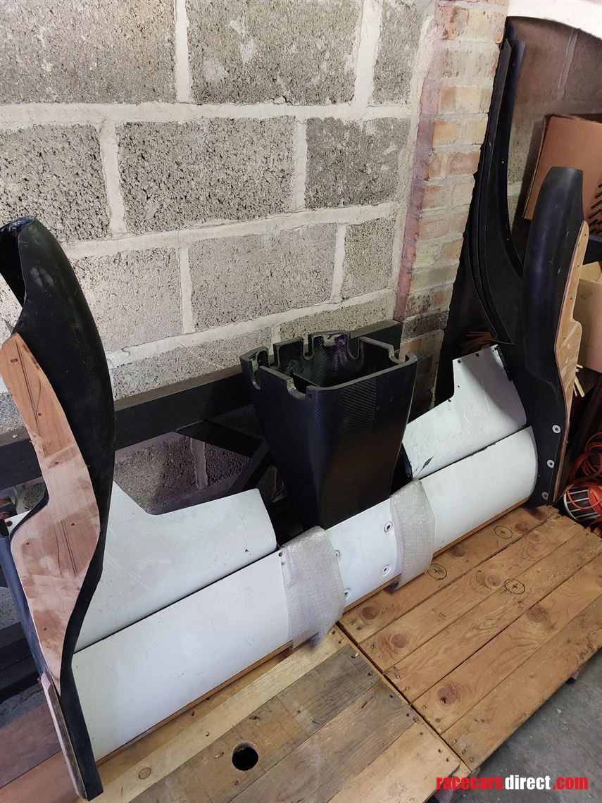 reynard-f3000-91d-front-wing