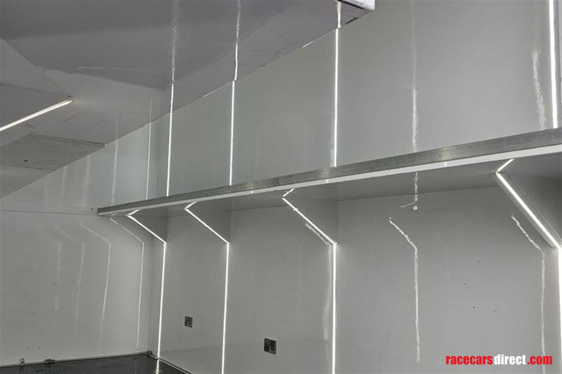 renegade-podded-race-trailer