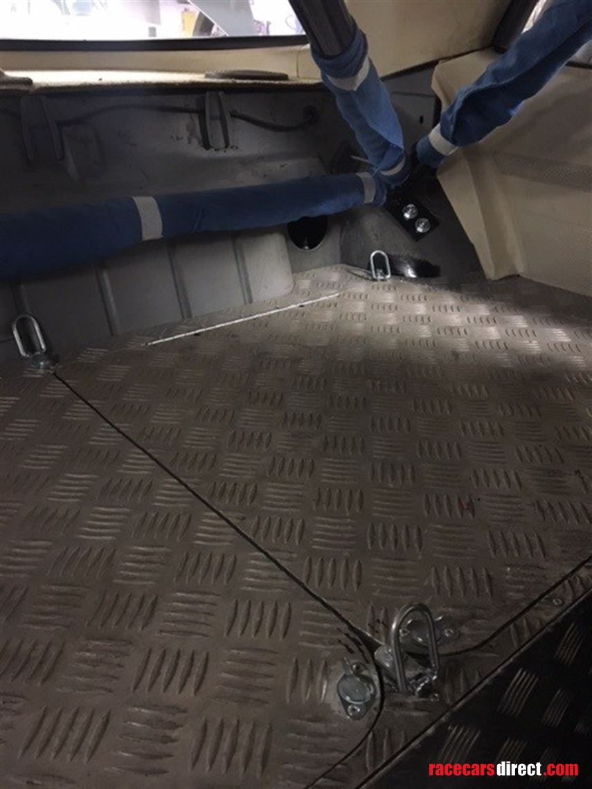 mercedes-slc-1974-fully-prepared-for-historic