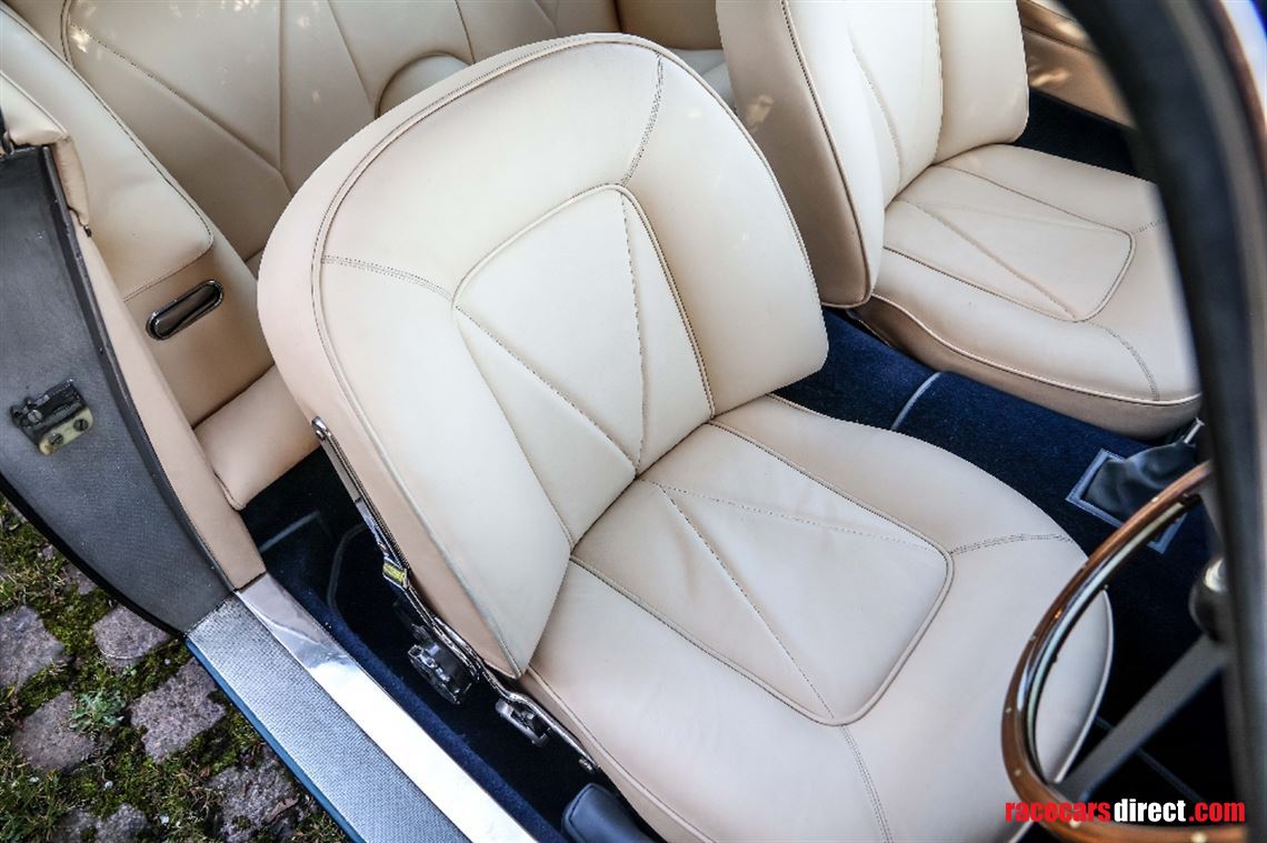 aston-martin-db6-vantage