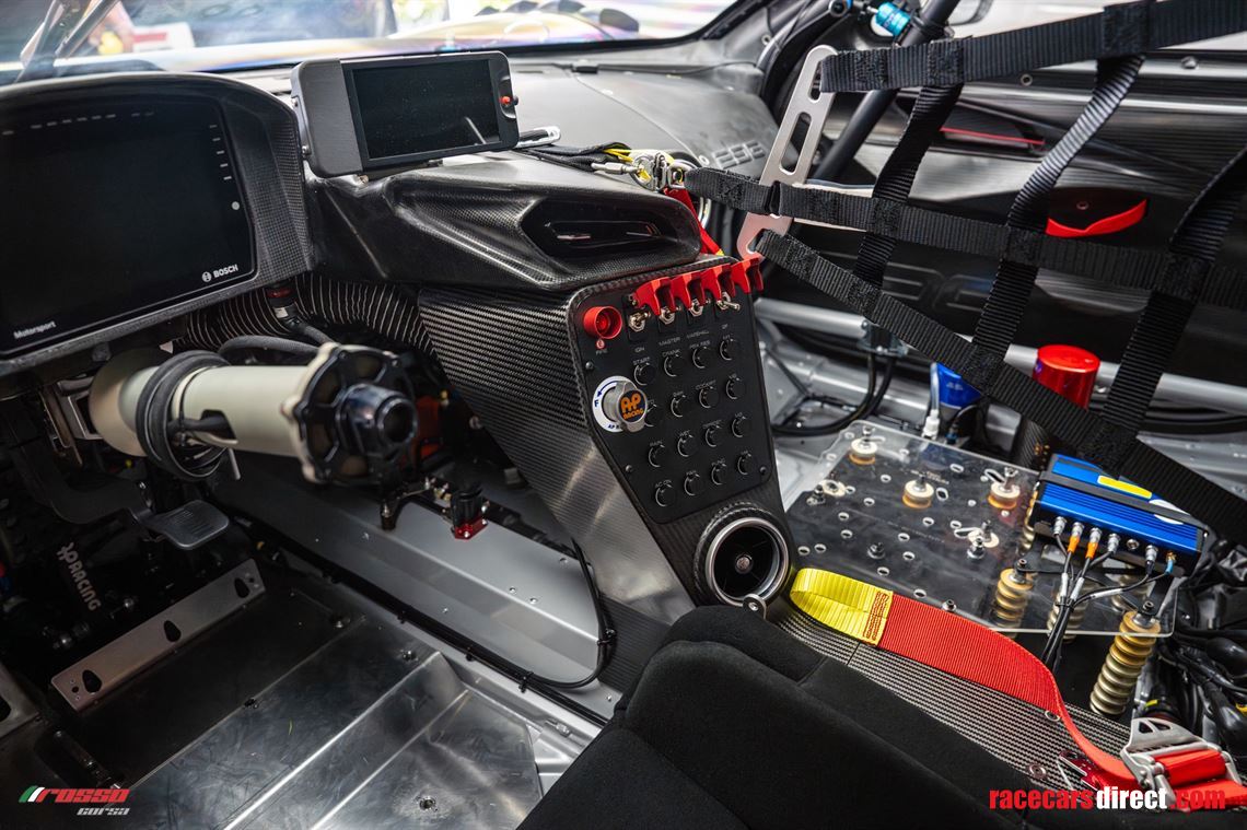 ferrari-296-gt3---full-carbon---race-ready