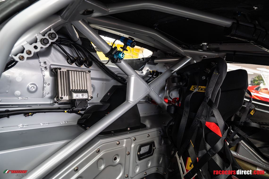 ferrari-296-gt3---full-carbon---race-ready