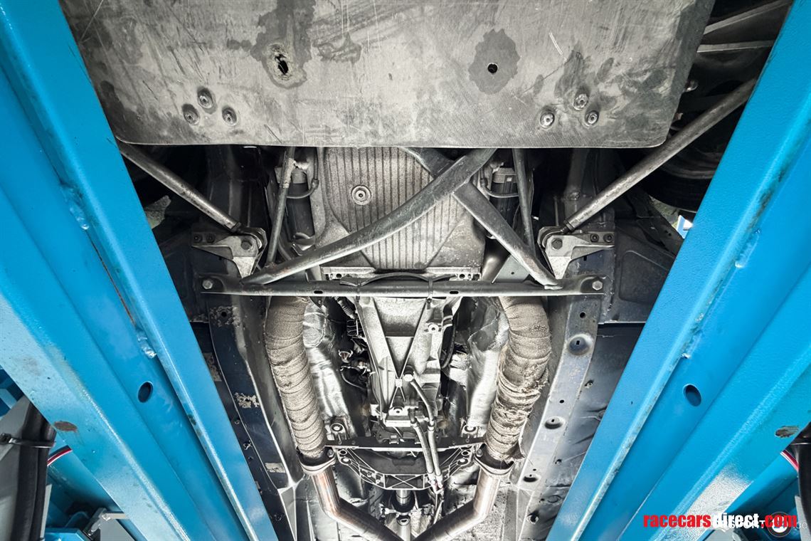 bmw-e36-race-car-s85-v10-gtr-axles-center-loc