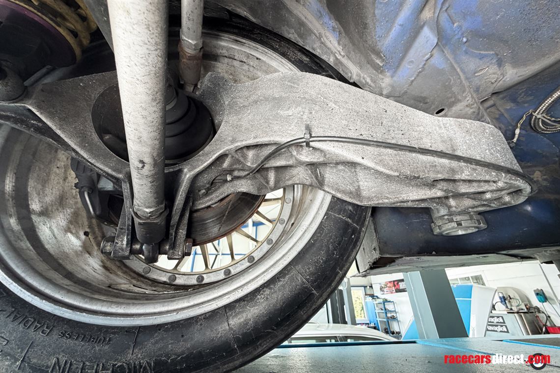 bmw-e36-race-car-s85-v10-gtr-axles-center-loc