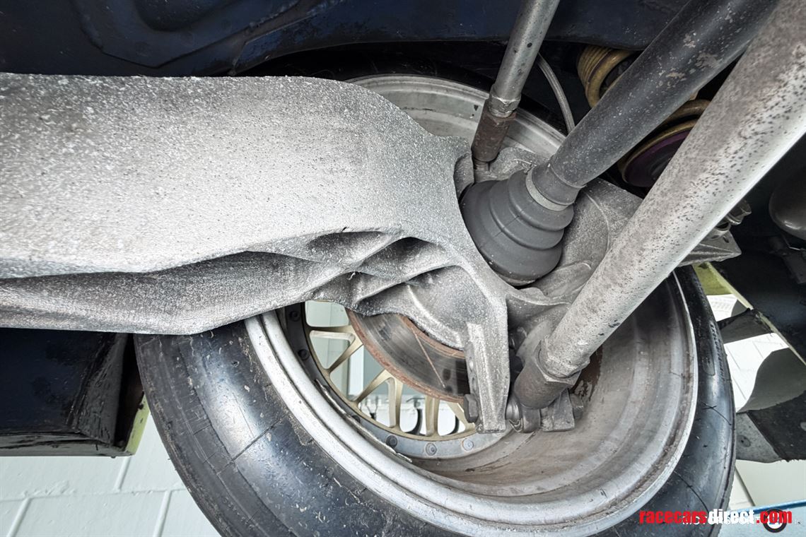 bmw-e36-race-car-s85-v10-gtr-axles-center-loc