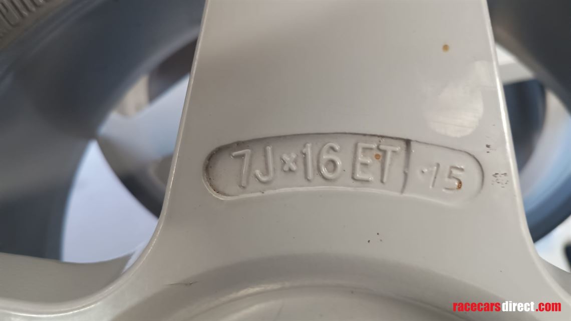 7-x-15-centre-lock-alloy-wheels