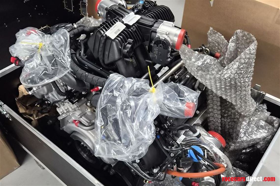 mclaren-570-gt4-engine-brend-new-in-box