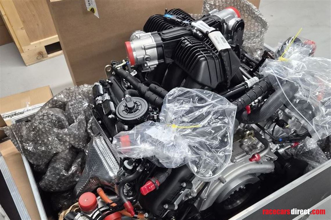 mclaren-570-gt4-engine-brend-new-in-box
