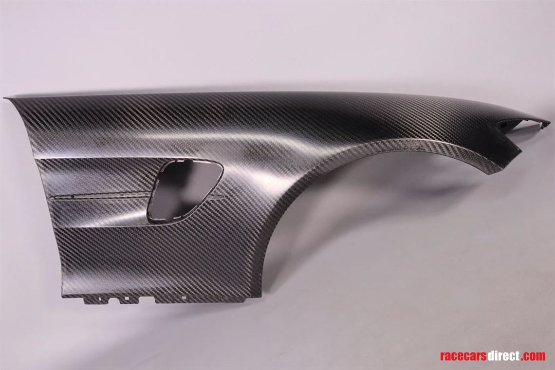 mercedes-amg-gt4-fender-front-right