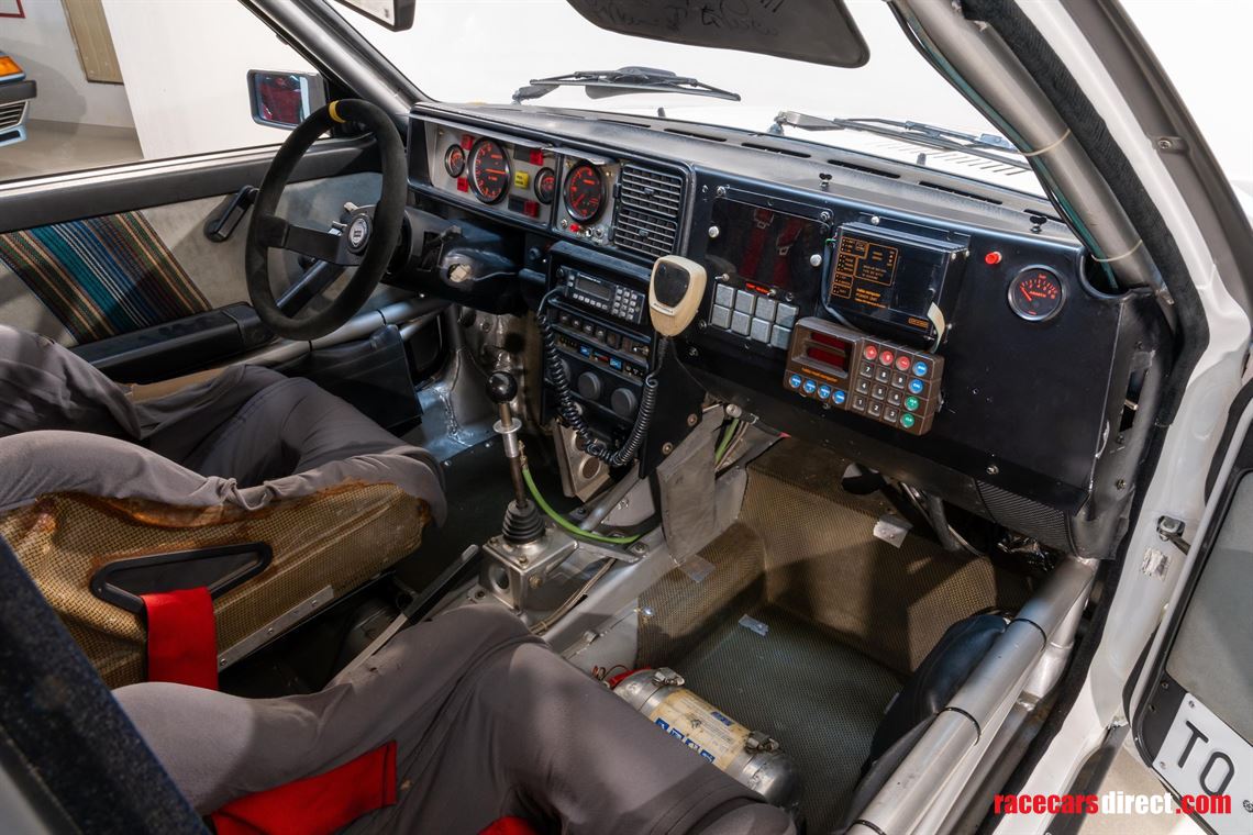 1989-lancia-delta-integrale-8v-gra-martini-ex