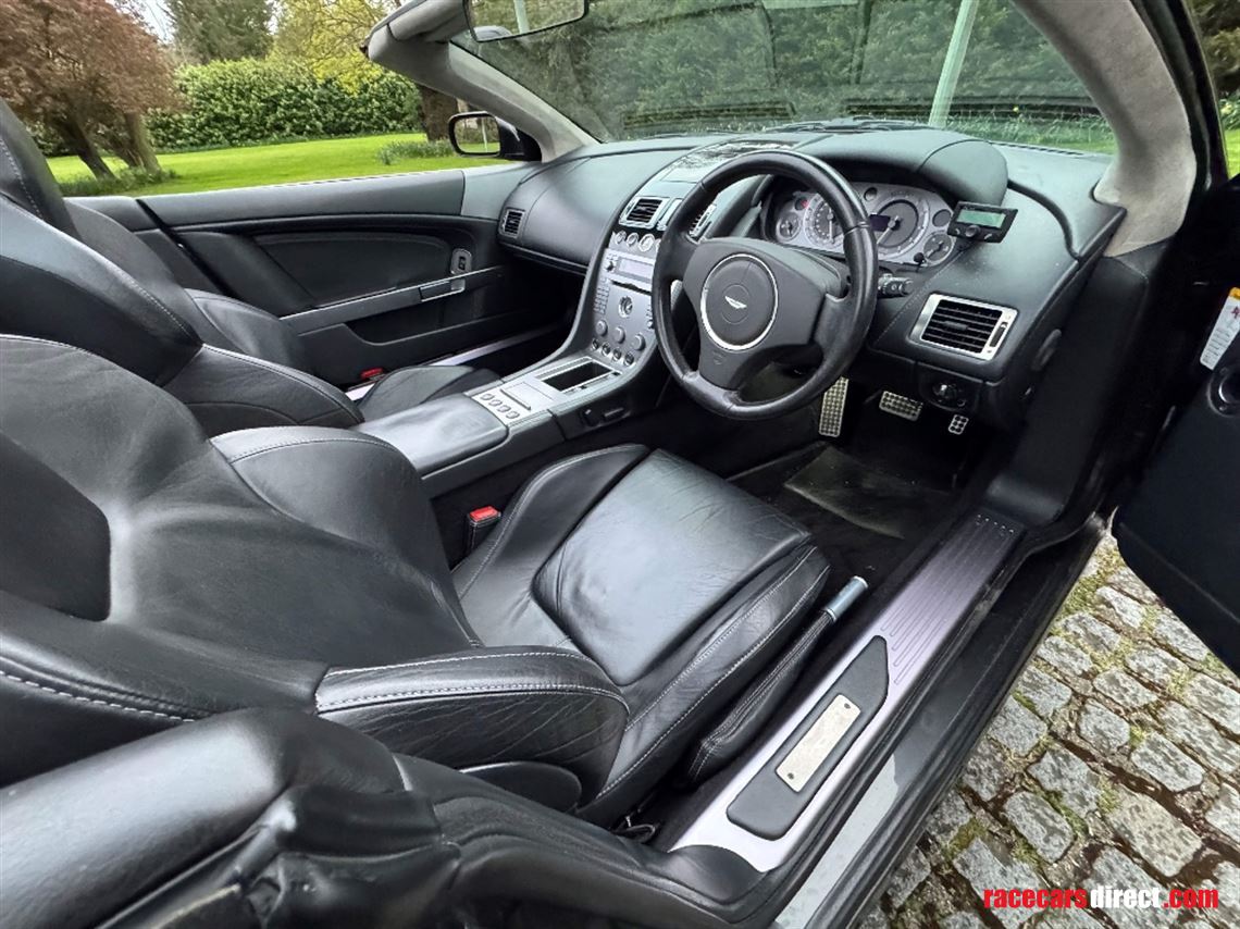 aston-martin-db9-volante