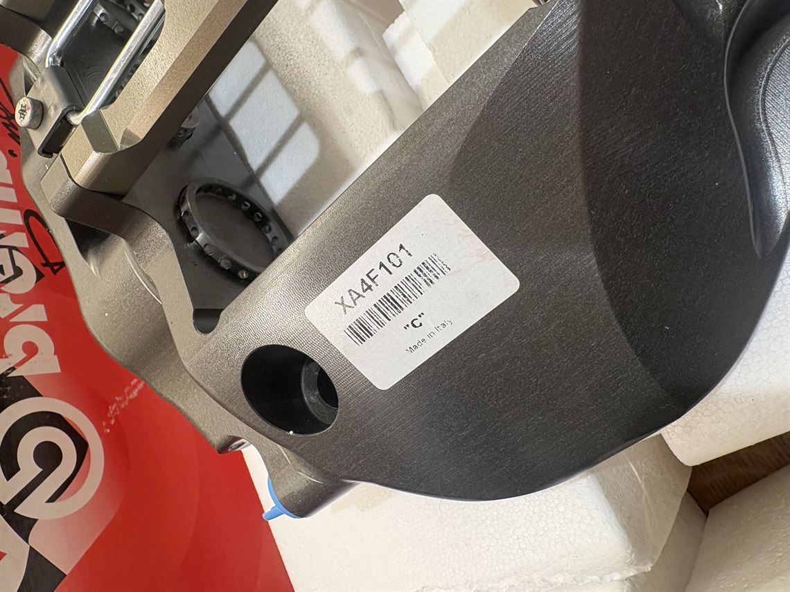 brembo-6-pot-monobloc-calipers-xa4f101xa4f102