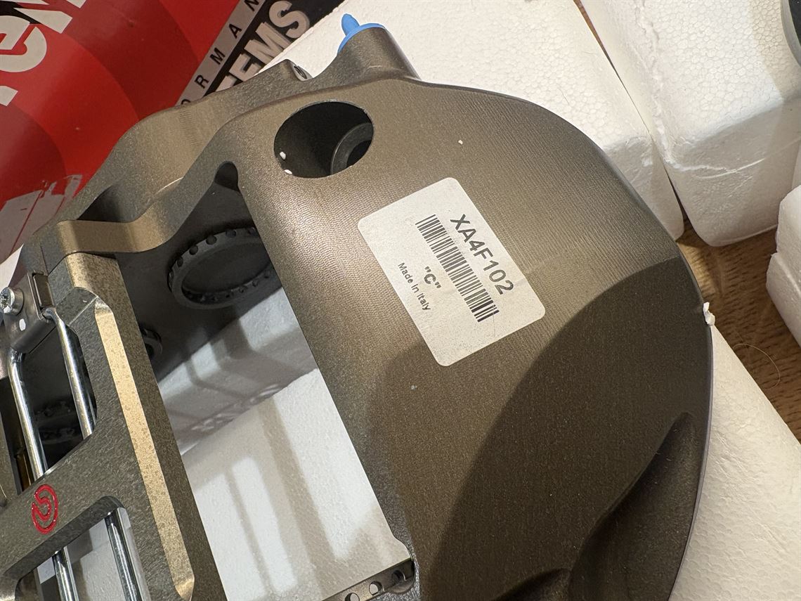 brembo-6-pot-monobloc-calipers-xa4f101xa4f102