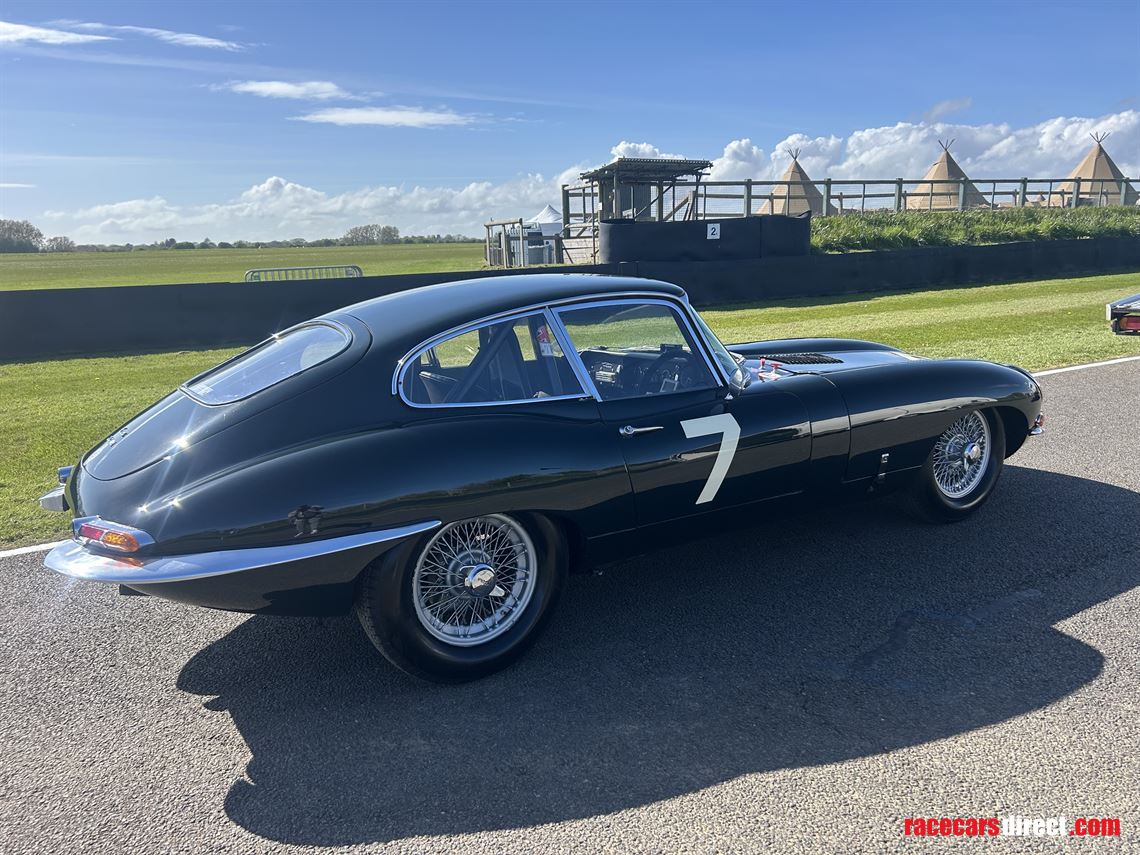 jaguar-e-type-1961-fhc-flat-floor