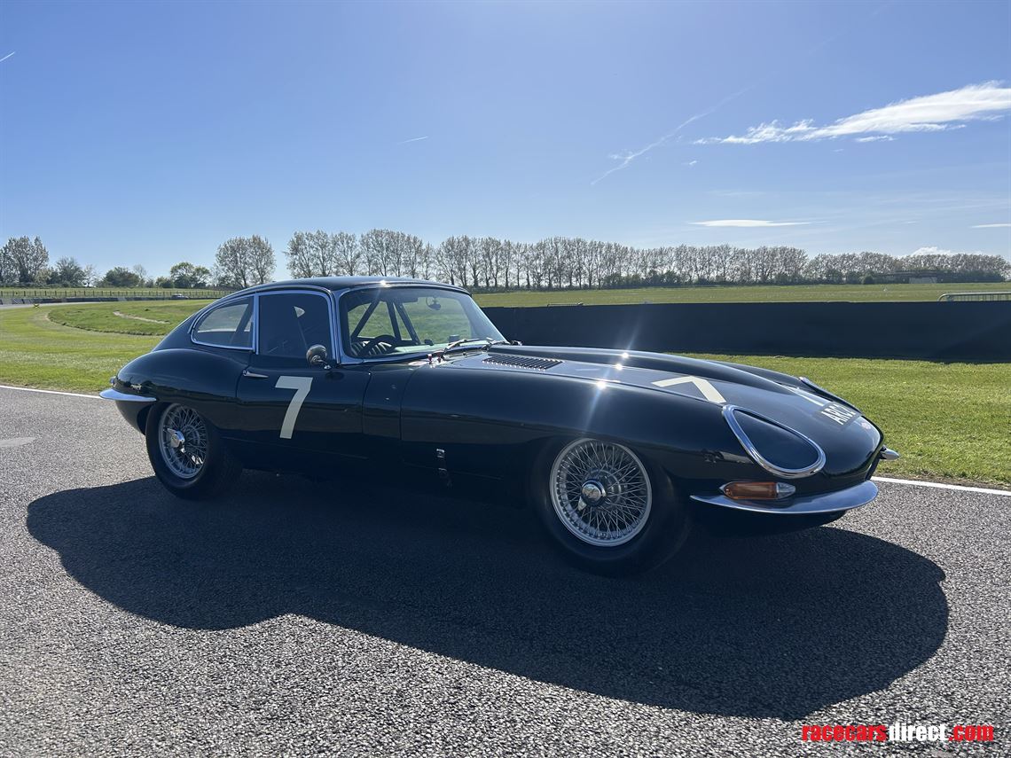 jaguar-e-type-1961-fhc-flat-floor