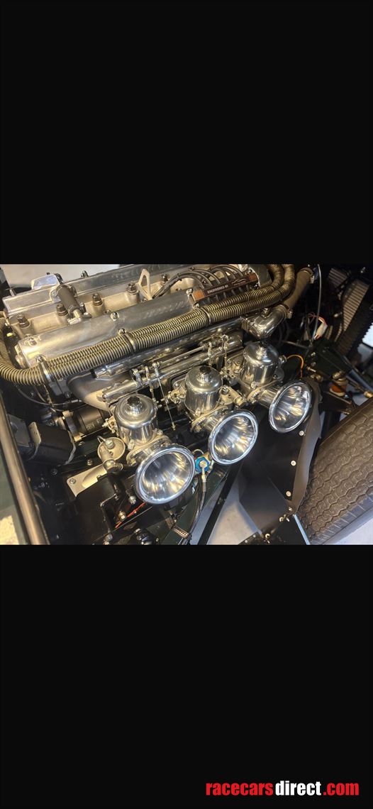 jaguar-e-type-1961-fhc-flat-floor