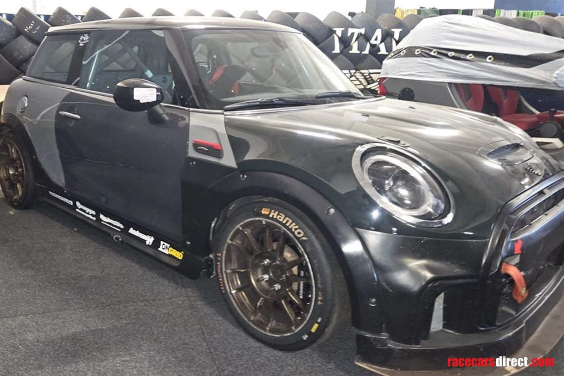 mini-cooper-jcw-evo-challenge