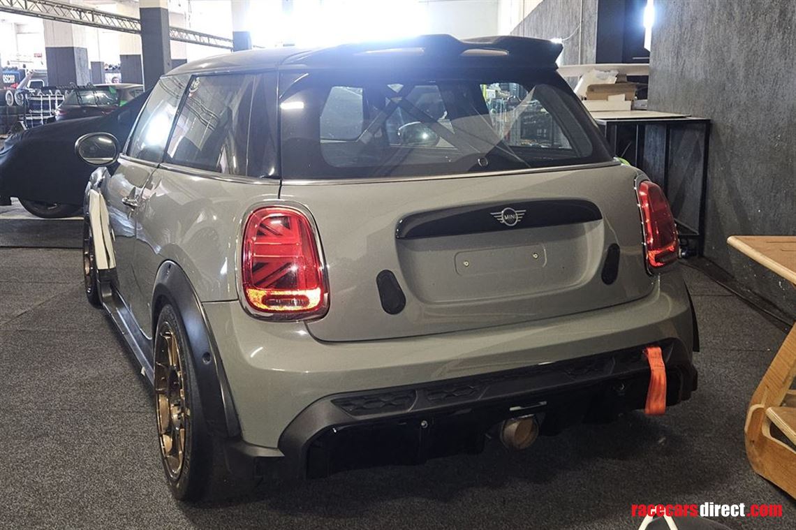 mini-cooper-jcw-evo-challenge