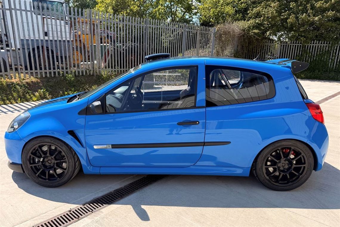 renault-clio-cup-roadtrack-car-500bhp