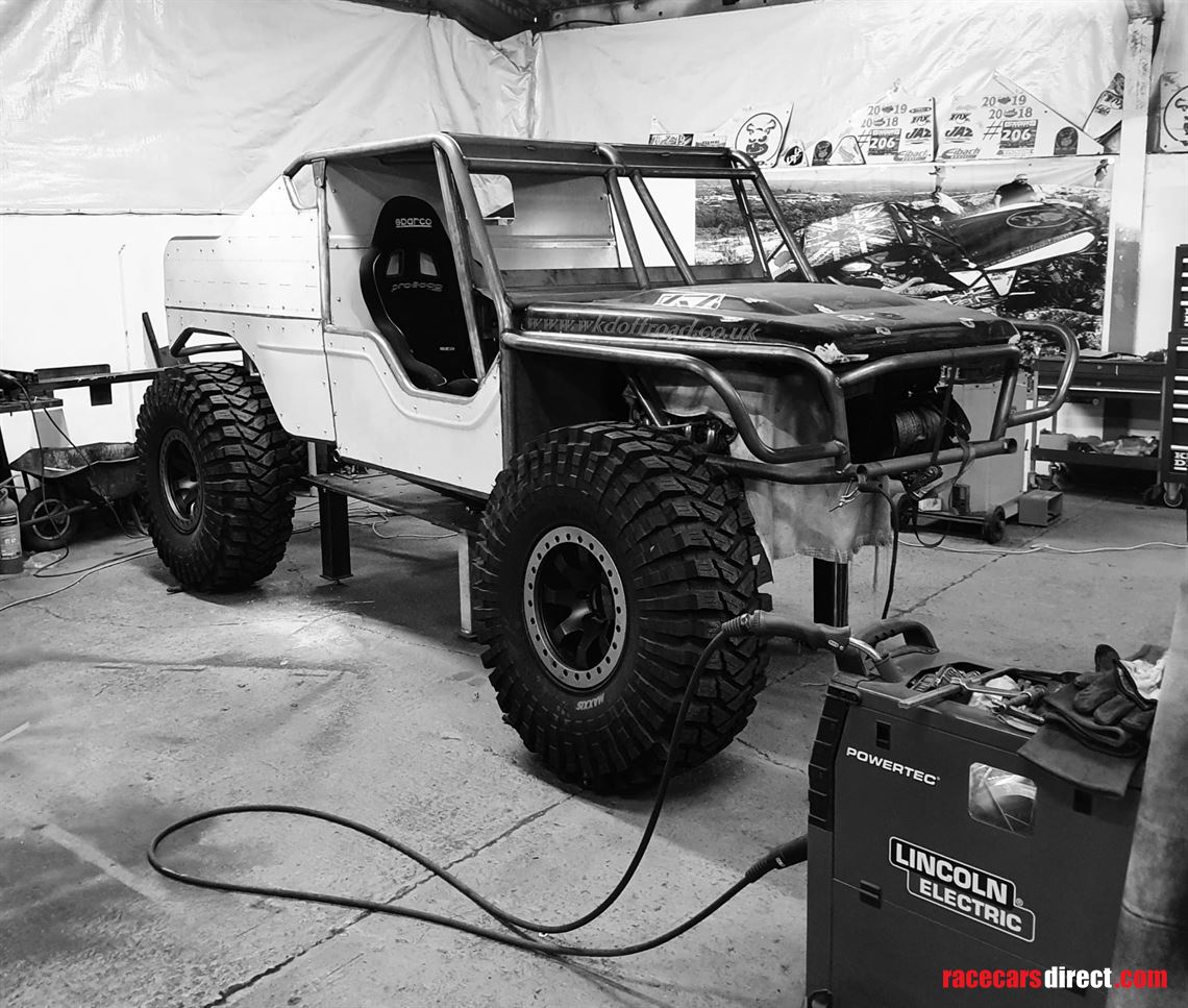 rally-land-rover-defender-desert-raceoff-road