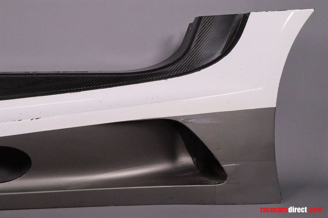 mercedes-benz-amg-gt3-side-skirt-left-carbon