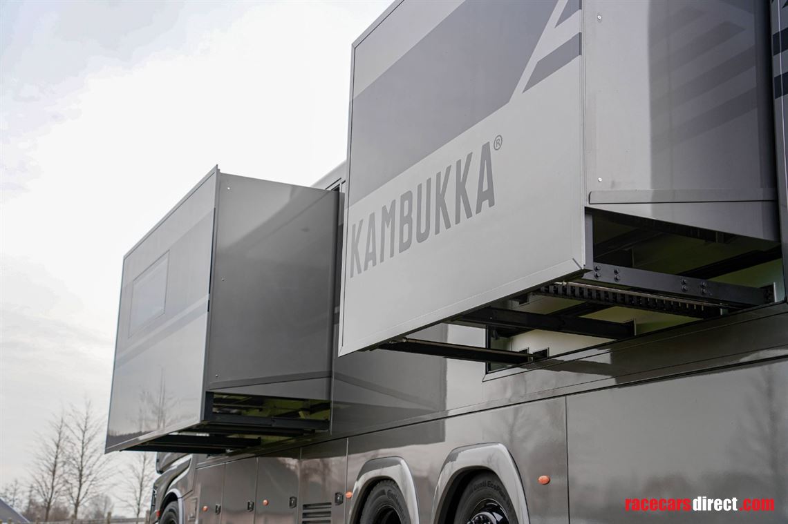 stx-motorhome---mercedes-benz-actros-triple-s