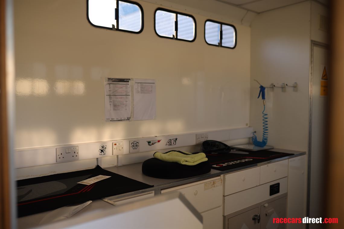 iveco-75t-truck-with-living-and-workshop-conv
