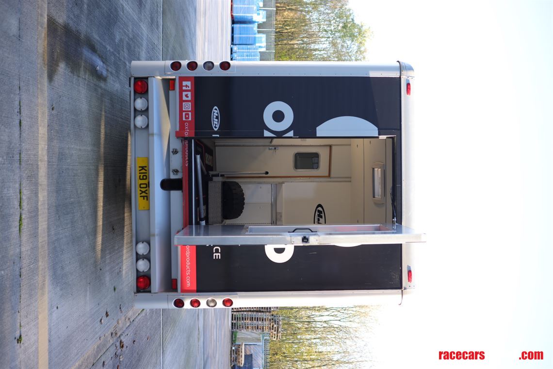 iveco-75t-truck-with-living-and-workshop-conv