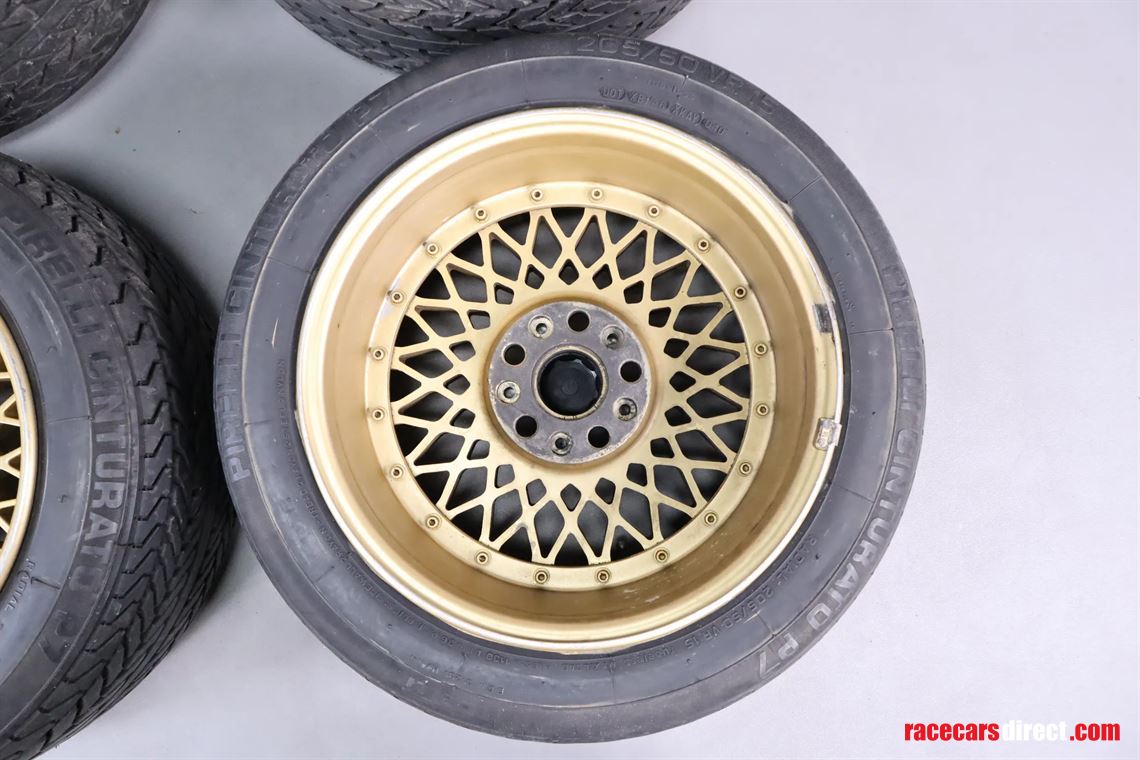 ferrari-308-15-golden-rims