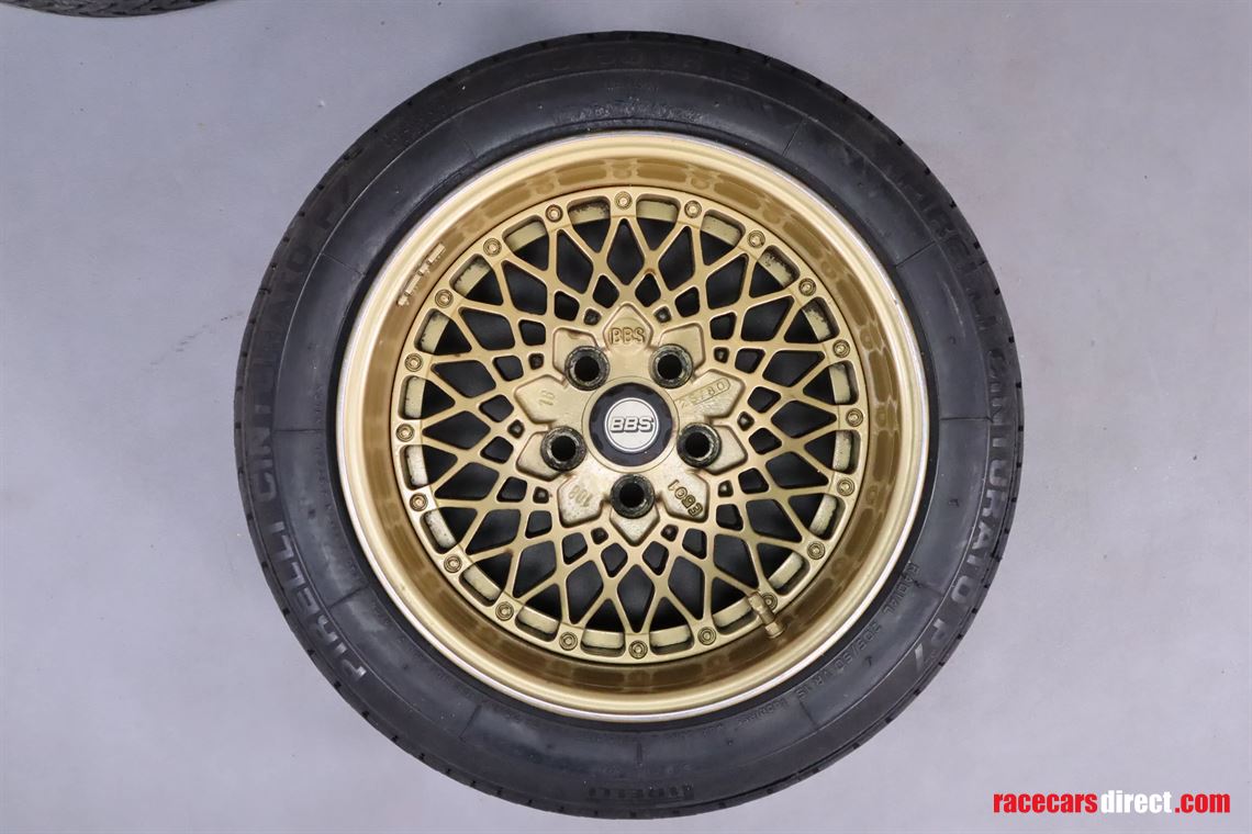 ferrari-308-15-golden-rims