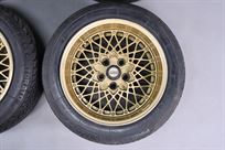 ferrari-308-15-golden-rims