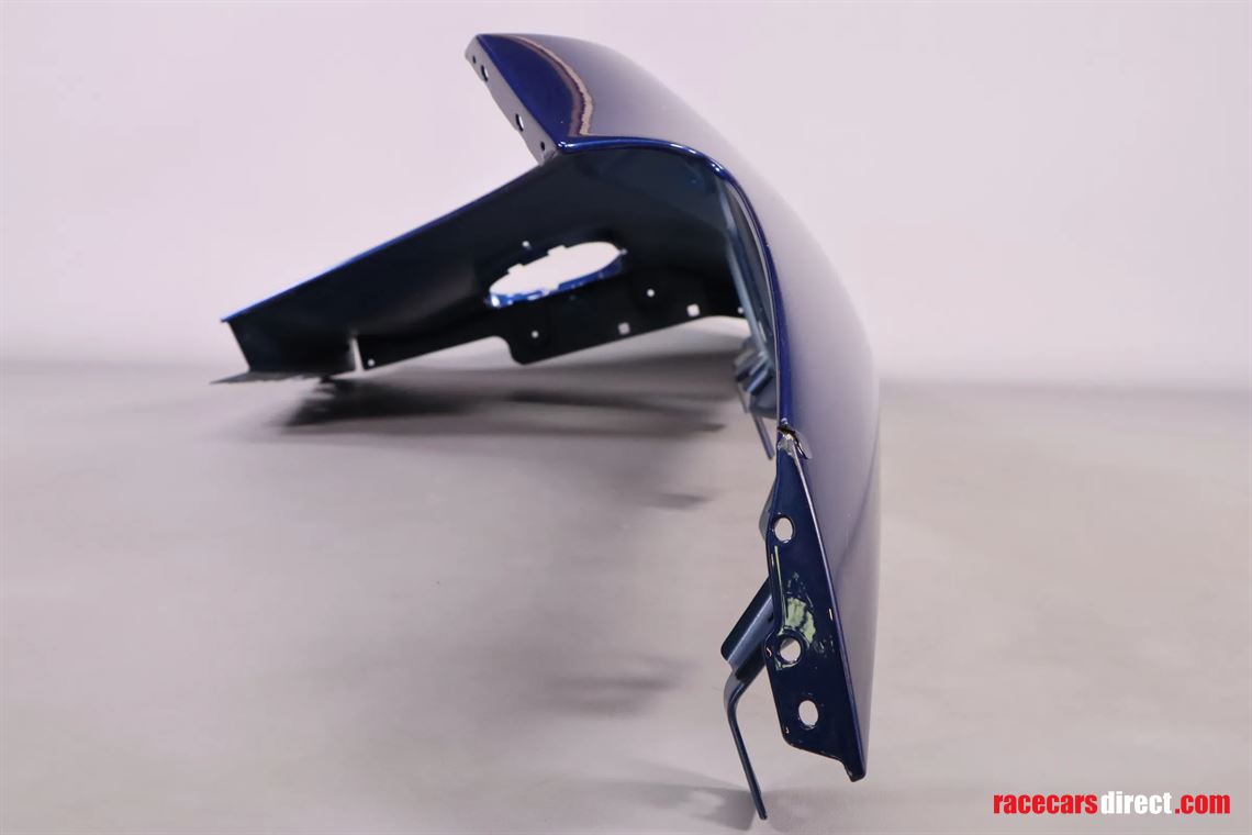 mercedes-amg-gtr-right-fender