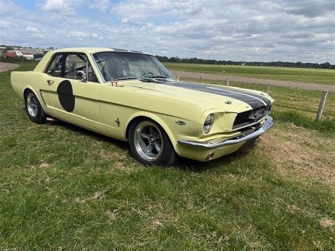 fia-ford-mustang-notchback