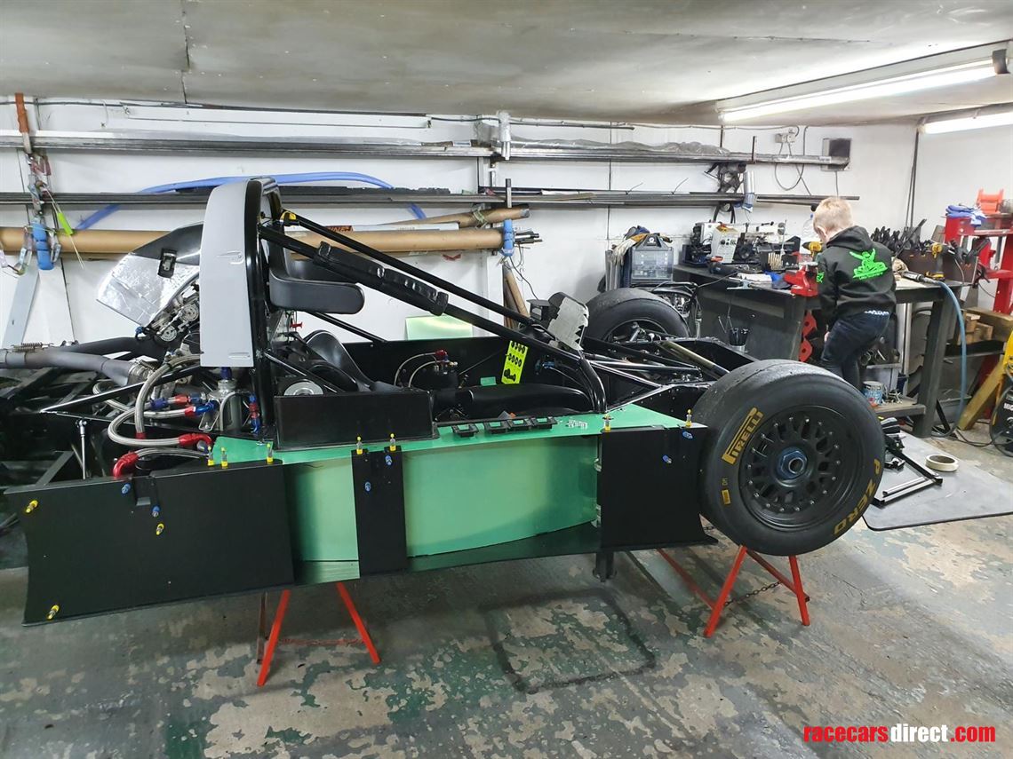 radical-prosport-1400-with-pr06-bodywork-cent