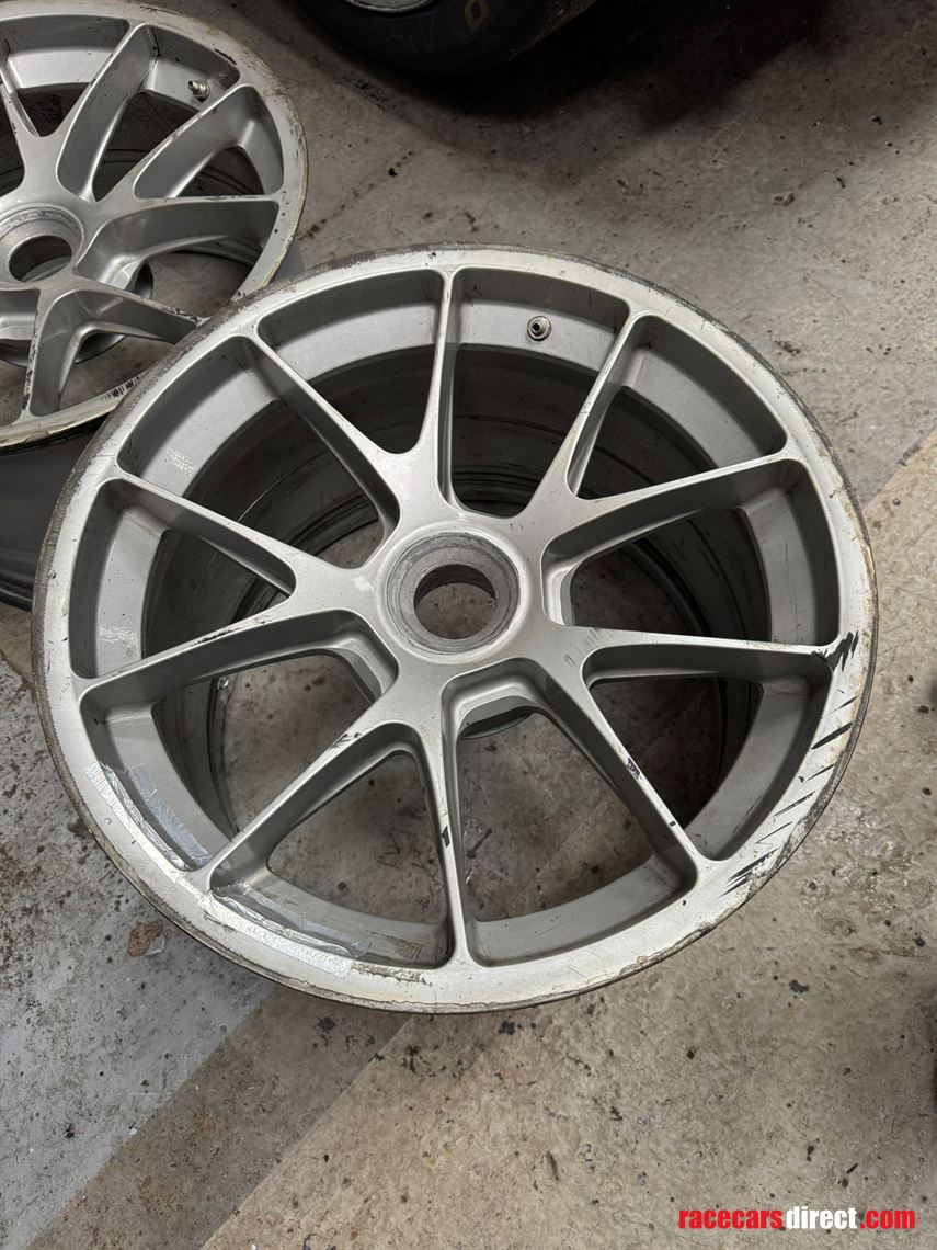porsche-991-cup-car-wheels