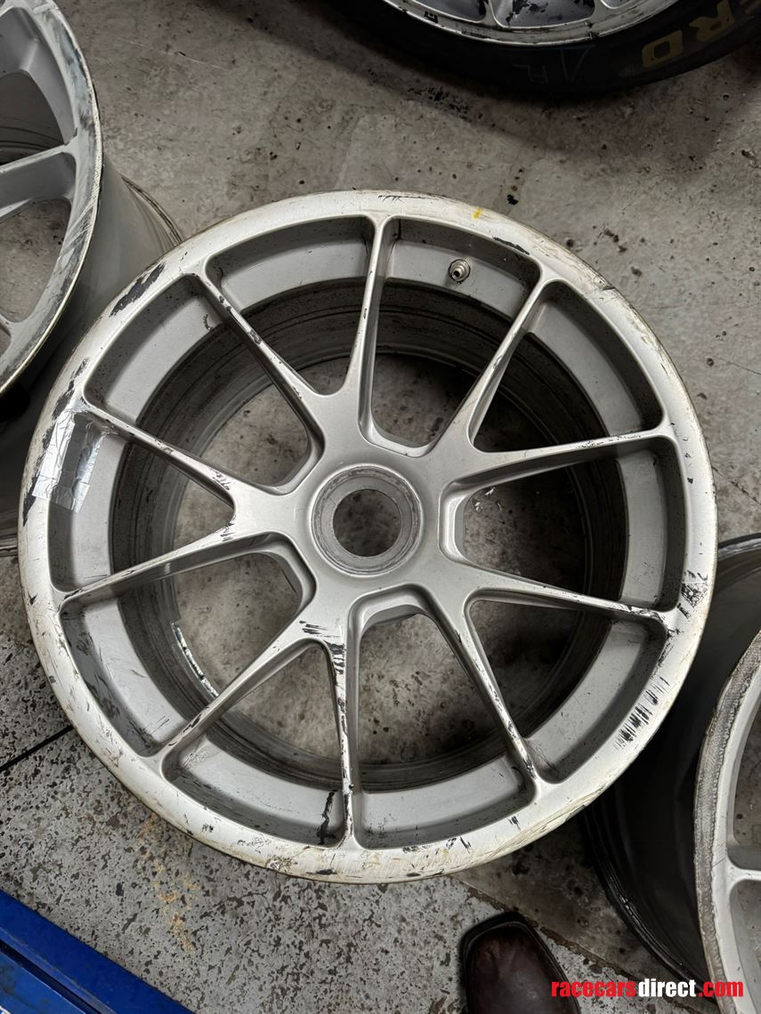 porsche-991-cup-car-wheels