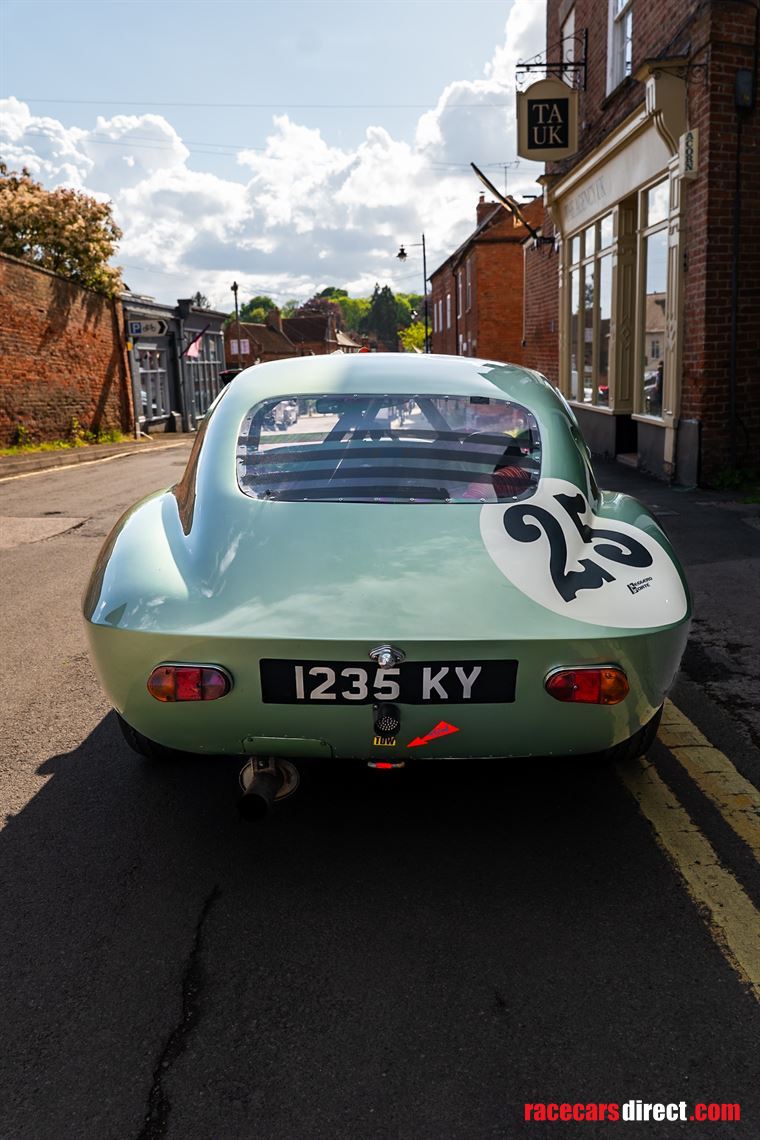 1963-triumph-tr4-slr-evocation