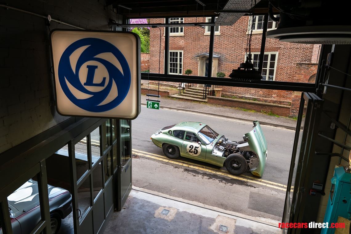 1963-triumph-tr4-slr-evocation