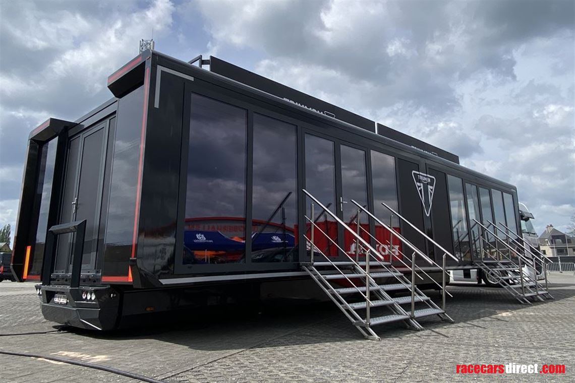expandable-trailer-with-rooftop