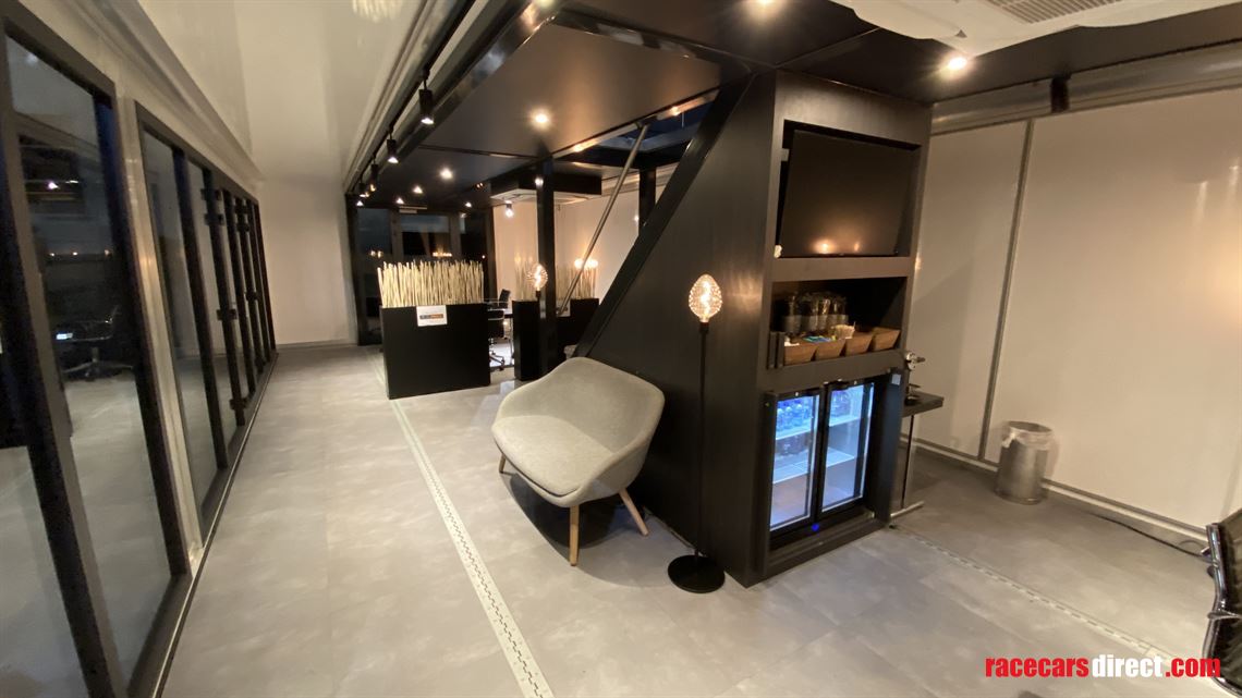 expandable-trailer-with-rooftop