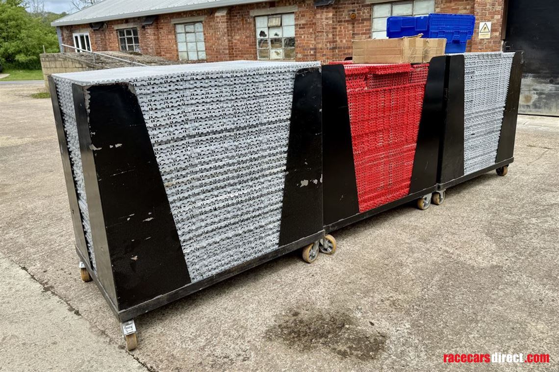 swisstrax-flooring-tiles-and-transport-trolli