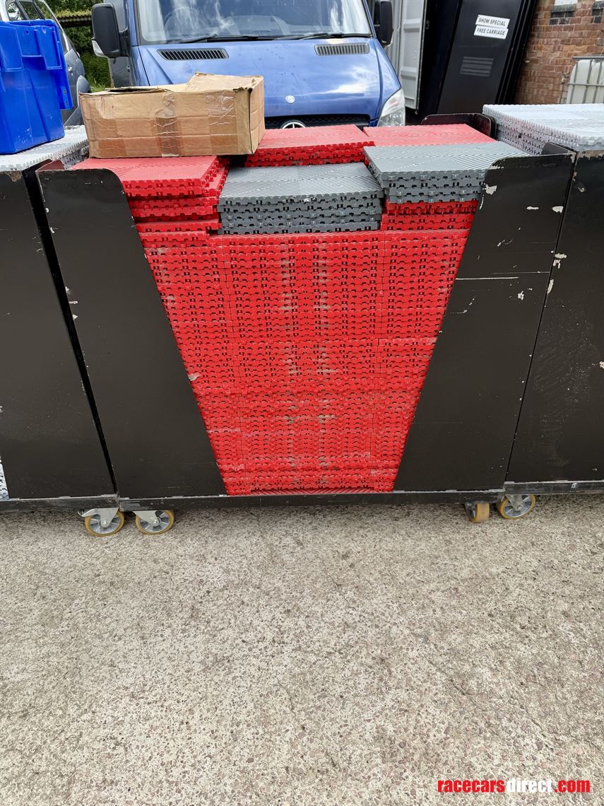 swisstrax-flooring-tiles-and-transport-trolli