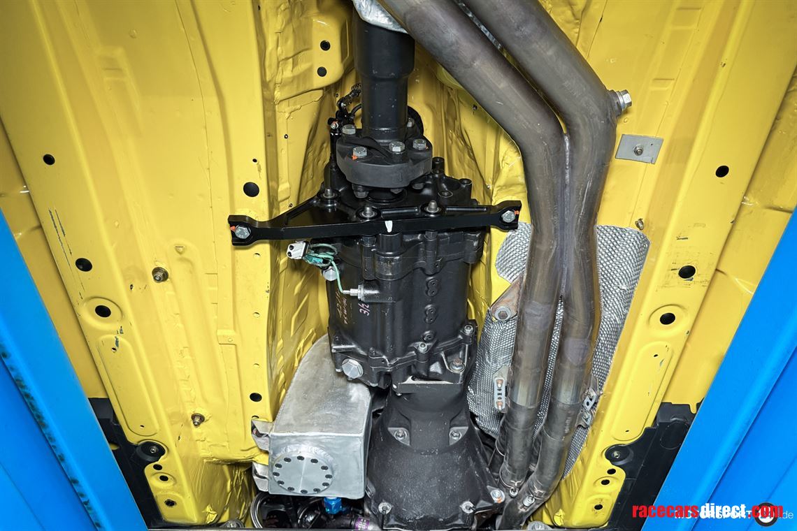 bmw-e46-racecar-with-e36-320i-stw-technic